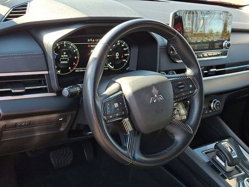 Used 2023 Mitsubishi Outlander SE image 25