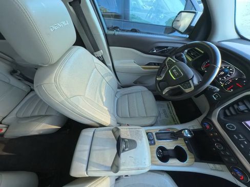 Used 2018 GMC Acadia Denali w/ Technology Package FWD image 27