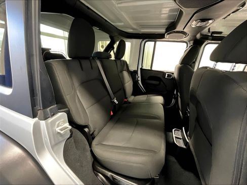 Used 2023 Jeep Wrangler Unlimited w/ Cold Weather Group image 16