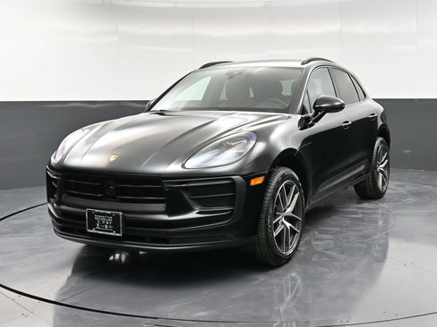 Certified 2025 Porsche Macan AWD/4WD image 1