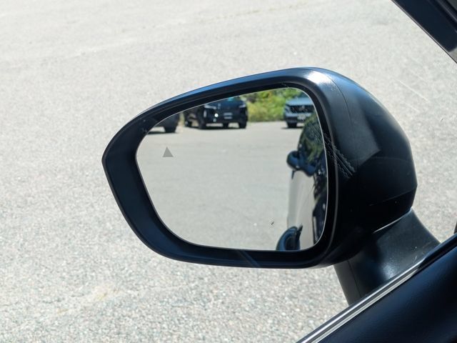 Used 2023 Nissan Rogue S AWD/4WD image 30
