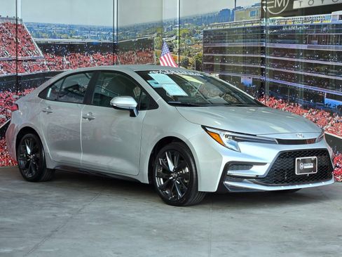 Used 2025 Toyota Corolla SE FWD image 1