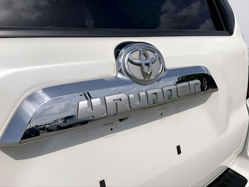 Used 2021 Toyota 4Runner Limited AWD/4WD image 31