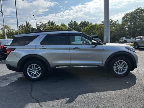 Certified 2025 Ford Explorer Active AWD/4WD image 4
