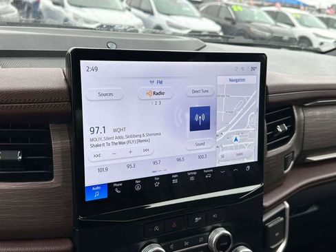 Used 2024 Ford Expedition Limited image 25