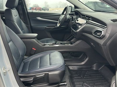 Used 2022 Chevrolet Bolt EUV LT w/ Convenience Package image 31