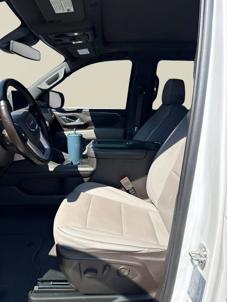 Used 2023 GMC Yukon SLT w/ SLT Luxury Package AWD/4WD image 2