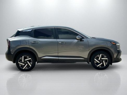 Used 2025 Nissan Kicks SV w/ Charging Package FWD image 4