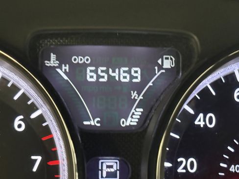 Used 2018 Nissan Versa SV w/ SV Special Edition Package image 31