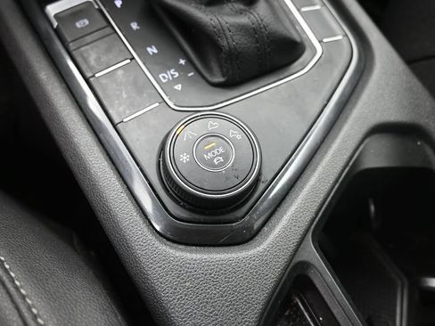Used 2019 Volkswagen Tiguan SE w/ Panoramic Sunroof Package AWD/4WD image 14