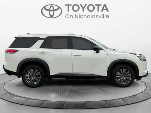 Used 2025 Nissan Pathfinder S image 6