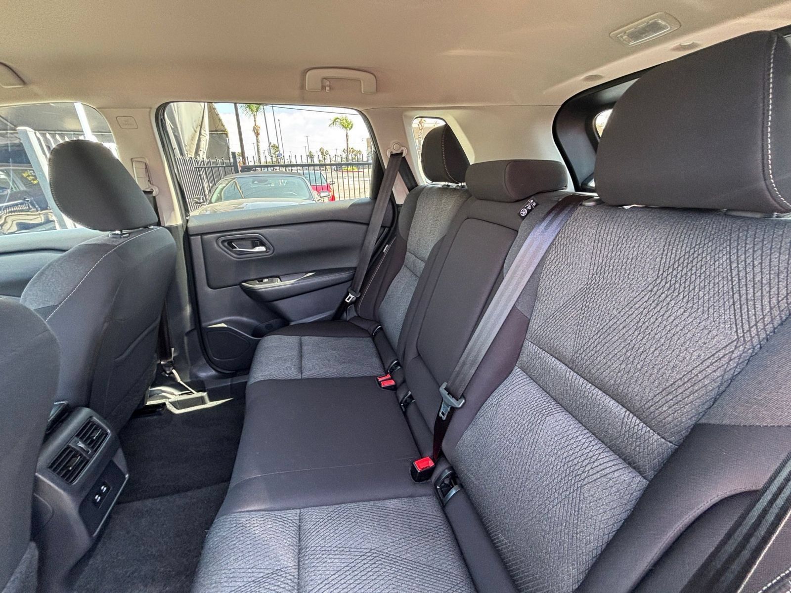 Used 2025 Nissan Rogue SV AWD/4WD image 27