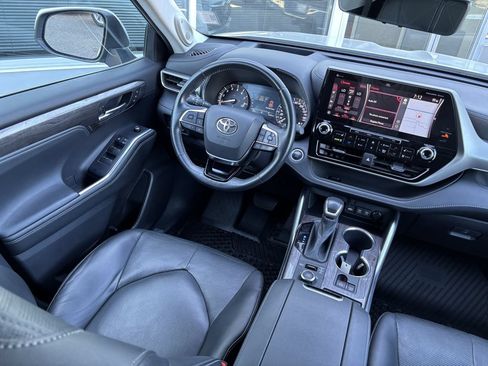 Used 2021 Toyota Highlander Platinum AWD/4WD image 18