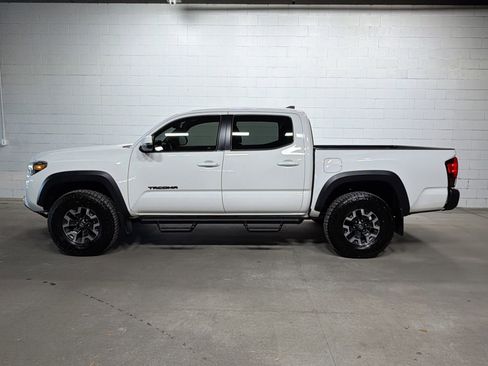 Used 2019 Toyota Tacoma SR5 image 2