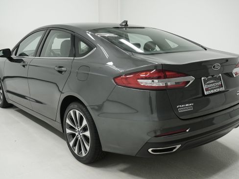 Used 2020 Ford Fusion SE image 6
