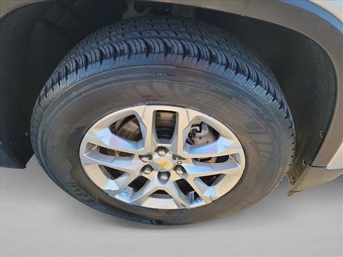 Used 2021 Chevrolet Traverse LT image 10