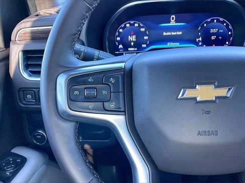 Used 2023 Chevrolet Suburban LT w/ LT Signature Plus Package image 10