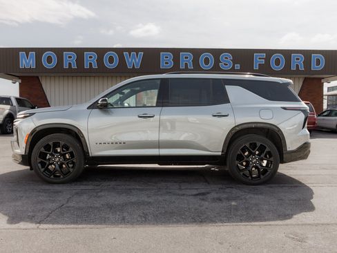 Used 2025 Chevrolet Traverse RS AWD/4WD image 3