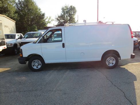 Used 2015 Chevrolet Express 2500 RWD image 1