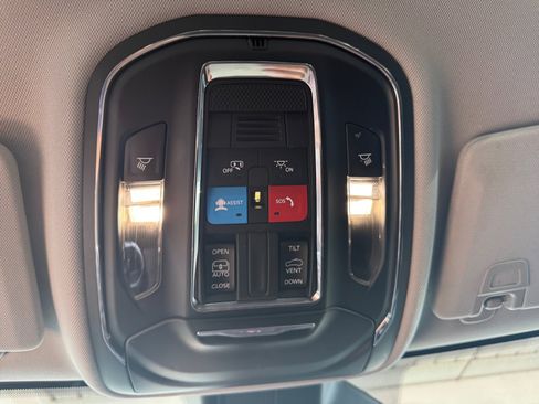 Used 2023 Jeep Grand Cherokee L Laredo AWD/4WD image 23