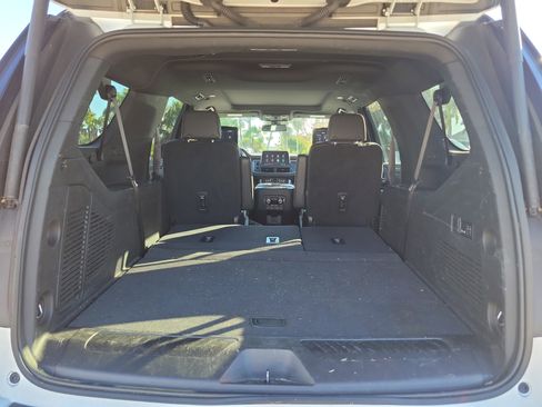 Used 2021 GMC Yukon XL SLT w/ SLT Luxury Plus Package image 13