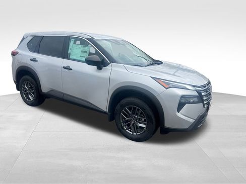 Used 2025 Nissan Rogue S AWD/4WD image 9