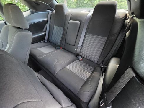 Used 2022 Dodge Challenger SXT w/ Driver Convenience Group RWD image 10