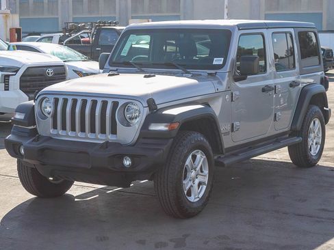 Used 2019 Jeep Wrangler Unlimited Sport S image 3