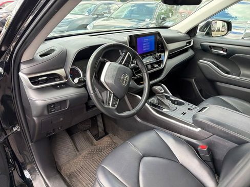 Used 2023 Toyota Highlander XLE AWD/4WD image 26