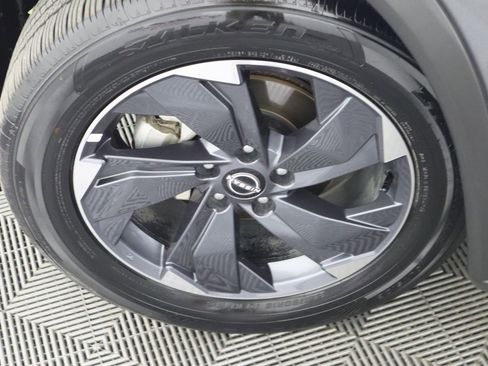 Used 2025 Nissan Rogue SV image 37