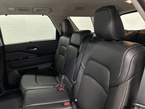Used 2023 Nissan Pathfinder SL FWD image 14