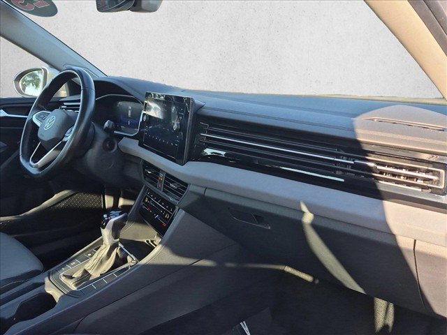 Used 2025 Volkswagen Jetta SE FWD image 22