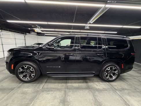 Used 2024 Jeep Wagoneer Series III image 3