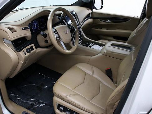 Used 2018 Cadillac Escalade ESV Platinum image 10