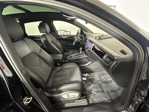 Used 2019 Porsche Macan AWD/4WD image 25