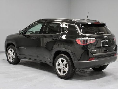 Used 2023 Jeep Compass Latitude w/ Convenience Group AWD/4WD image 9