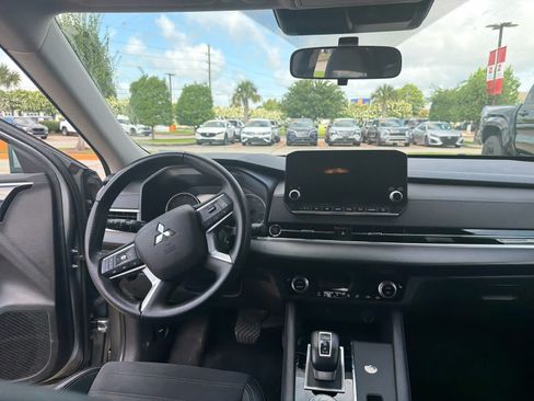 Used 2024 Mitsubishi Outlander SE AWD/4WD image 38