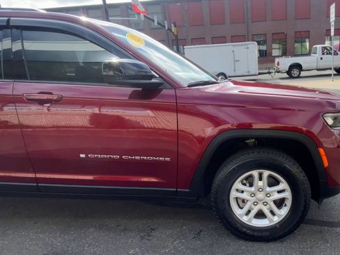 Used 2023 Jeep Grand Cherokee Laredo image 29