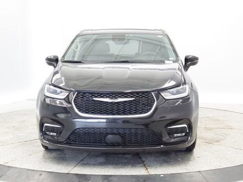 Certified 2023 Chrysler Pacifica Touring-L FWD image 11