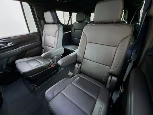 Used 2022 Chevrolet Suburban LT w/ LT Signature Plus Package image 22