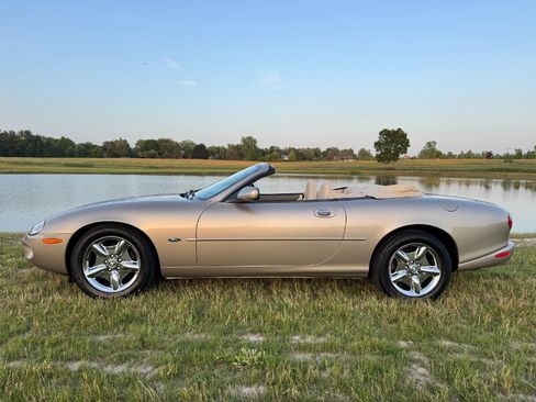 Used 1997 Jaguar XK8 Convertible RWD image 16