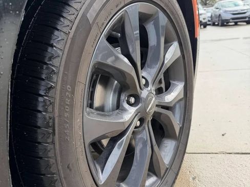 Used 2019 Chrysler Pacifica Touring Plus w/ S Appearance Package FWD image 9