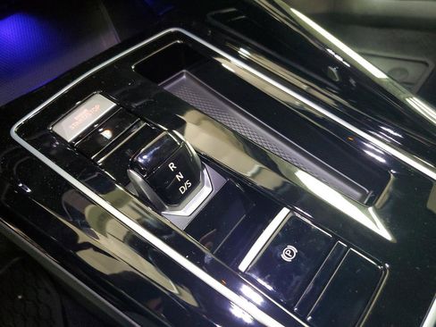 New 2025 Volkswagen GTI SE FWD image 21