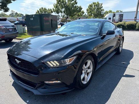 Used 2017 Ford Mustang Coupe image 1