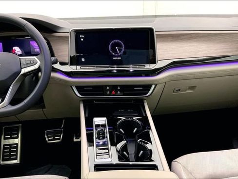 Used 2025 Volkswagen Atlas SEL Premium R-Line image 6