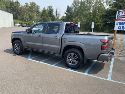 Used 2025 Nissan Frontier SV AWD/4WD image 3