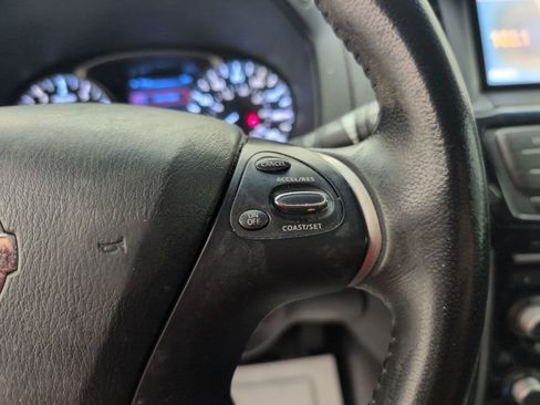 Used 2014 Nissan Pathfinder SV image 40