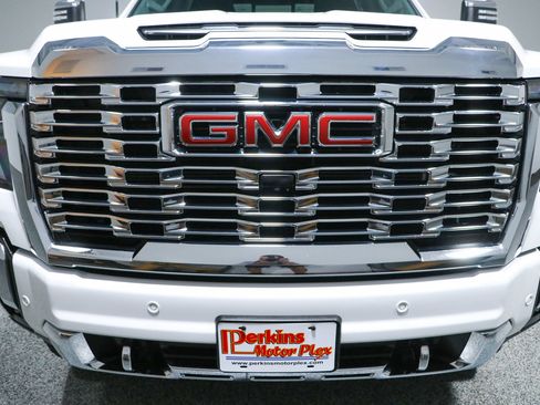 Used 2024 GMC Sierra 2500 Denali w/ Denali Reserve Package AWD/4WD image 4
