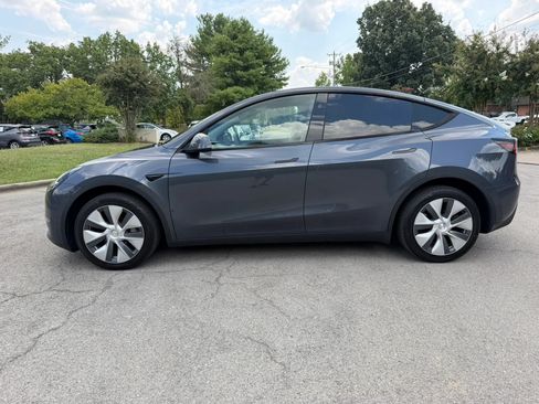 Used 2023 Tesla Model Y AWD image 9