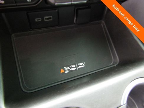 Used 2023 Chevrolet Tahoe Z71 w/ Luxury Package image 22